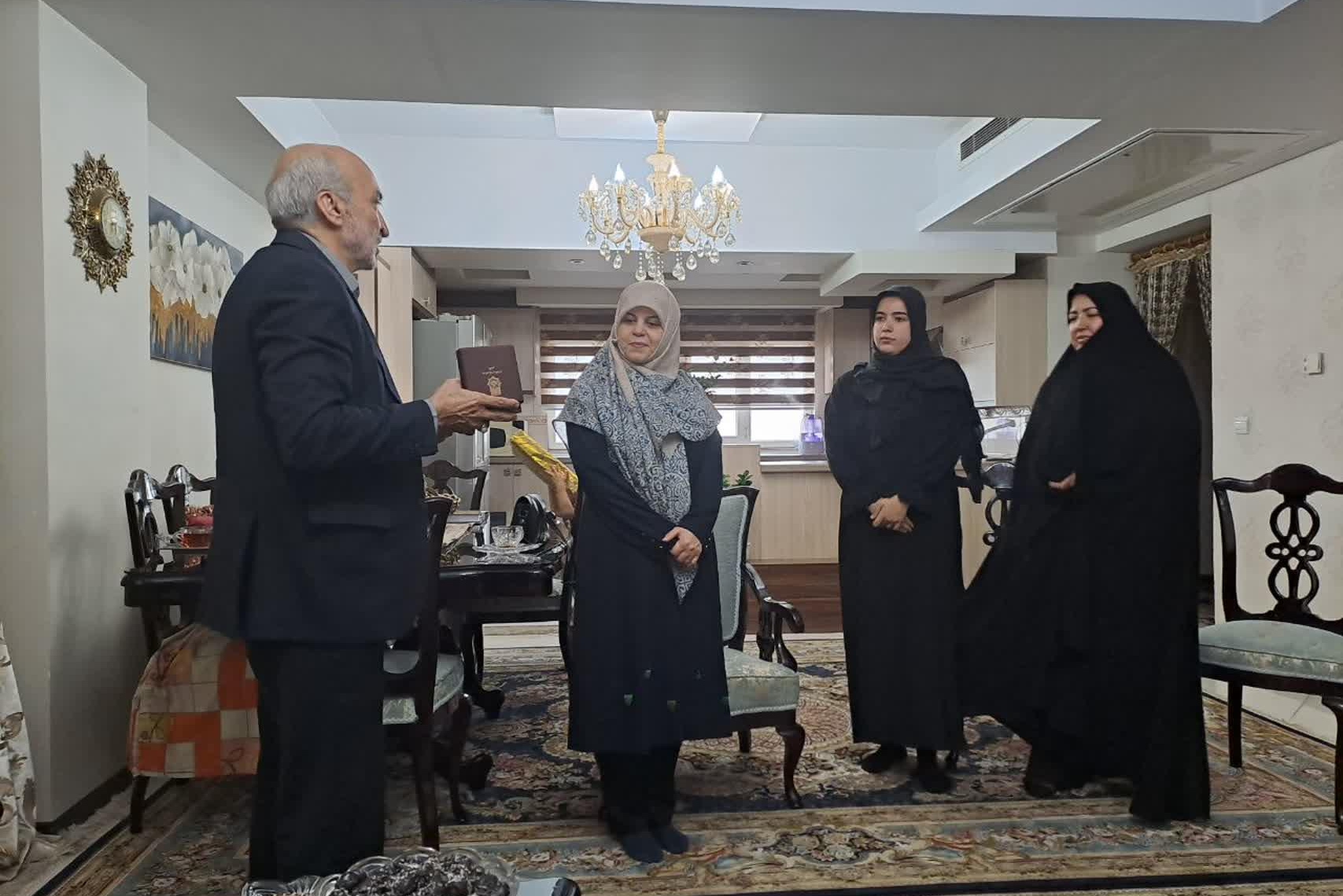 همسر شهید: برای رسیدن او به آرزویش خوشحالم / راهش را در دانشگاه تهران ادامه می‌دهم.