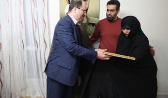 رئیس دانشگاه تهران با خانواده شهید دقایقی دیدار کرد | دکتر مقیمی: خانواده شهدا با حضور در جمع‌های دانشجویی روایت زنده‌ای از سبک زندگی شهدا عرضه کنند